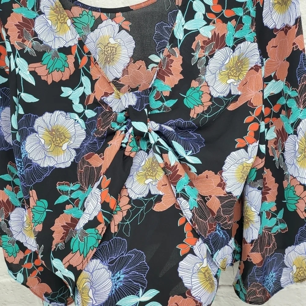 Lily White Floral Knotted Back Bell Sleeve Top Sz M - Picture 5 of 13